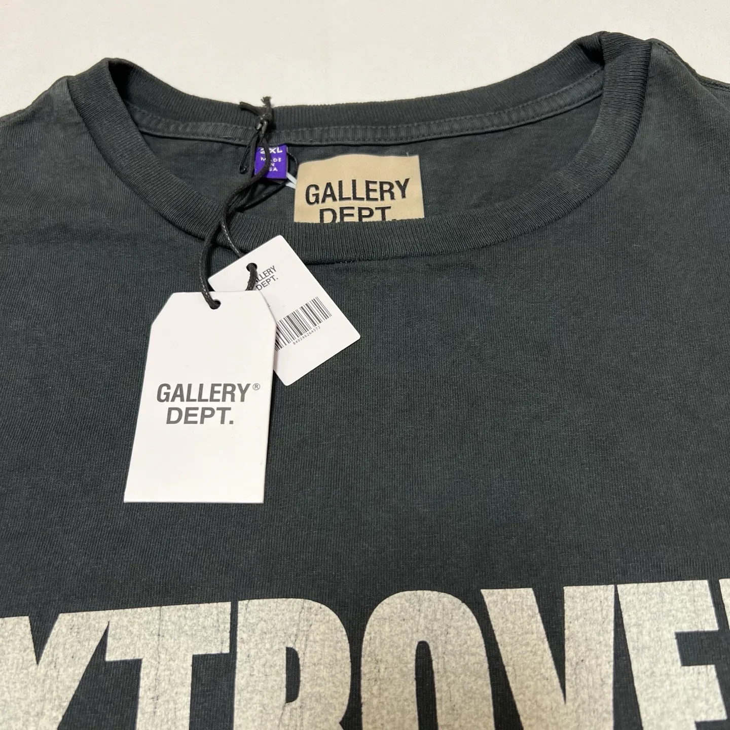 GALLERY DEPT. INTRO EXTRO REVERSIBLE TEE ATK series Reversible slogan TEE Washed black S-XL Ready-made garments Asso special dyed The bones are obviously whitened Rewashed water treatment The printing has an obvious distressed feel The VINTAGE effect is full Original cylindrical fabric Loose version The printing is washed and distressed
